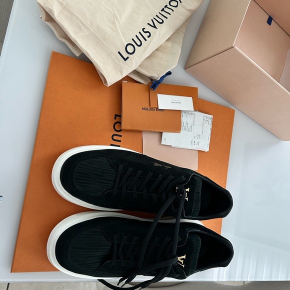 Louis Vuitton men sneakers 8- they fit liked a 9 - Picture 1 of 3